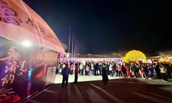 以民族乐舞焕文旅新生,大型体验式民族歌舞秀《额济纳》震撼开演(图8) 以民族乐舞焕文旅新生,大型体验式民族歌舞秀《额济纳》震撼开演(图8)