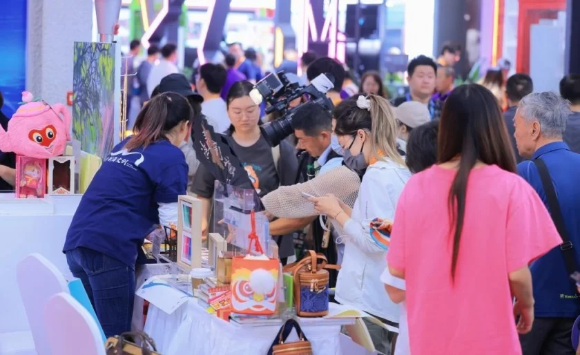 科技赋能文化底蕴,共赏西城文旅新篇——文旅服务专题西城展亮相2024年服贸会(图11) 科技赋能文化底蕴,共赏西城文旅新篇——文旅服务专题西城展亮相2024年服贸会(图11)