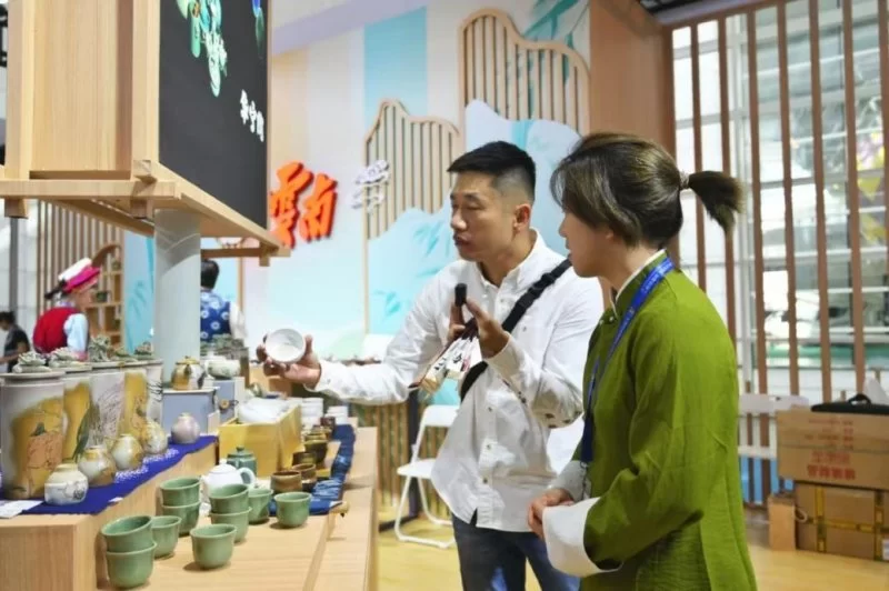 “有一种叫云南的生活”展区璀璨亮相2024中国文化旅游产业博览会(图8) “有一种叫云南的生活”展区璀璨亮相2024中国文化旅游产业博览会(图8)