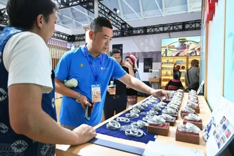 “有一种叫云南的生活”展区璀璨亮相2024中国文化旅游产业博览会(图7) “有一种叫云南的生活”展区璀璨亮相2024中国文化旅游产业博览会(图7)