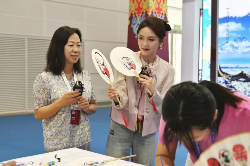 “有一种叫云南的生活”展区璀璨亮相2024中国文化旅游产业博览会(图10) “有一种叫云南的生活”展区璀璨亮相2024中国文化旅游产业博览会(图10)