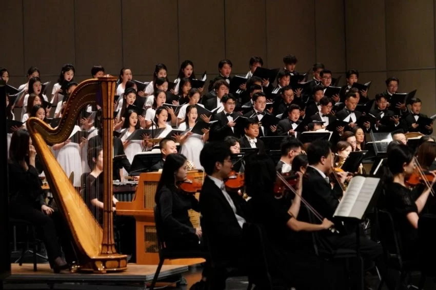 交响乐《玛纳斯》将于11月28日亮相北京音乐厅(图3) 推进文化润疆战略 唱响民族英雄史诗——交响乐《玛纳斯》将于11月28日亮相北京音乐厅(图3)