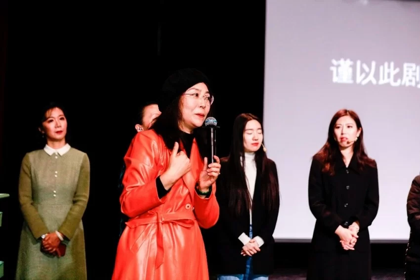 致敬已故美术家忻东旺——原创话剧《忻东旺》在清华大学演出(图6) 致敬已故美术家忻东旺——原创话剧《忻东旺》在清华大学演出(图6)