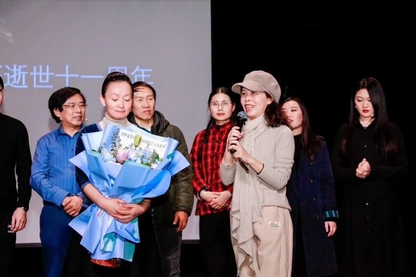 致敬已故美术家忻东旺——原创话剧《忻东旺》在清华大学演出(图7) 致敬已故美术家忻东旺——原创话剧《忻东旺》在清华大学演出(图7)