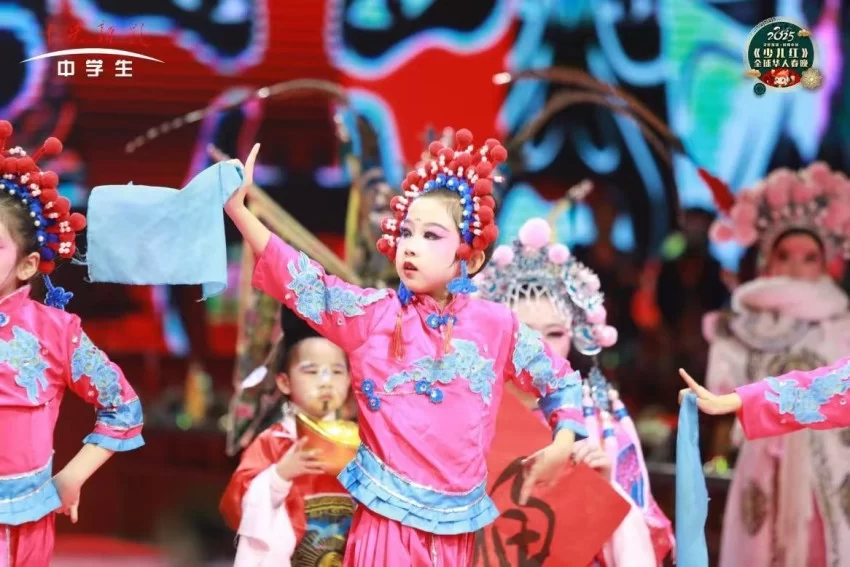 中央新影中学生频道2025《少儿红》华人春晚圆满收官(图5)