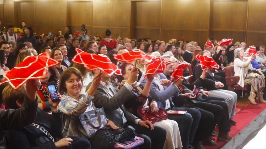 塞尔维亚奏响新春乐章——2025年欢乐春节演出活动在贝尔格莱德举行(图12) 塞尔维亚奏响新春乐章——2025年欢乐春节演出活动在贝尔格莱德举行(图12)