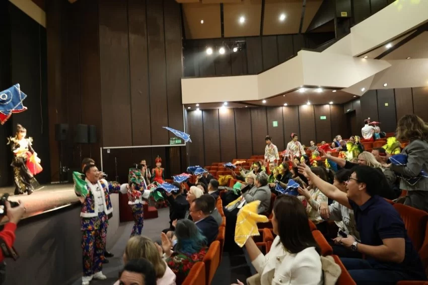 2025年欢乐春节演出活动在斯梅戴雷沃圆满闭幕(图9) 塞尔维亚奏响新春乐章——2025年欢乐春节演出活动在斯梅戴雷沃圆满闭幕(图9)