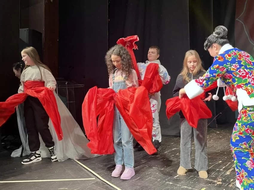 2025年欢乐春节演出活动在斯梅戴雷沃圆满闭幕(图10) 塞尔维亚奏响新春乐章——2025年欢乐春节演出活动在斯梅戴雷沃圆满闭幕(图10)