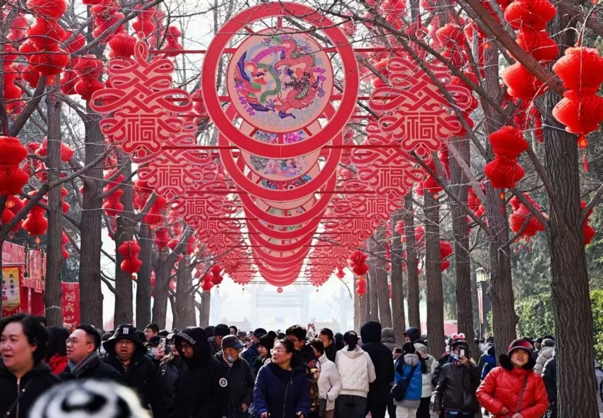 2025年地坛庙会:展陈装置传递传统年文化(图4)  2025年地坛庙会:展陈装置传递传统年文化(图4)