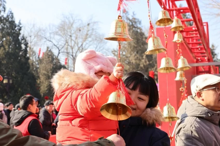 2025年地坛庙会:展陈装置传递传统年文化(图7)  2025年地坛庙会:展陈装置传递传统年文化(图7)