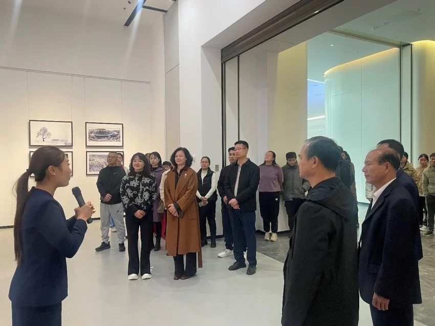 “大美伊春·魅力丰林”冬季风光摄影展走进广东茂名(图2)  “大美伊春·魅力丰林”冬季风光摄影展走进广东茂名(图2)