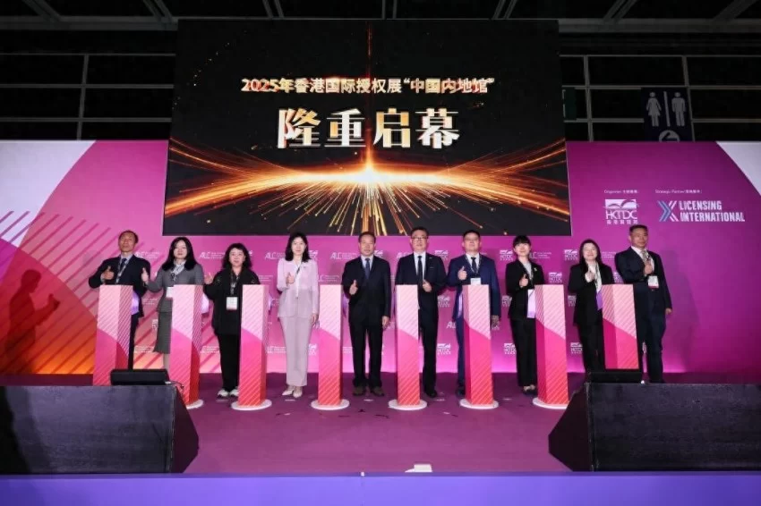 中国语言讲述巨匠精神——《百年巨匠》IP亮相香港国际授权展