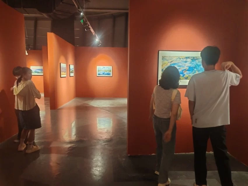 “大美伊春·魅力丰林”四季风光摄影作品展武汉站启幕(图3) “大美伊春·魅力丰林”四季风光摄影作品展武汉站启幕(图3)