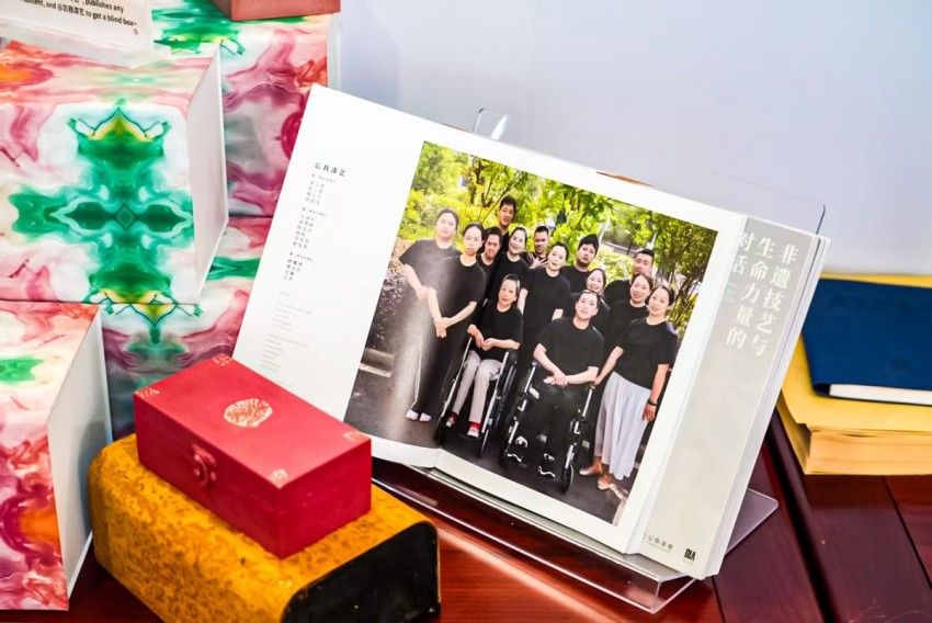 重庆城口“忘我”漆艺作品展在京启幕，百余件残疾人非遗作品亮相故宫博物院(图21)