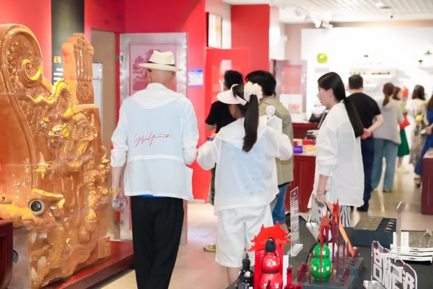 重庆城口“忘我”漆艺作品展在京启幕，百余件残疾人非遗作品亮相故宫博物院(图26)