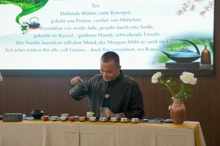 中国与瑞士文化交流合作开启新篇章——伯尔尼中国文化中心正式揭牌(图26) 中国与瑞士文化交流合作开启新篇章——伯尔尼中国文化中心正式揭牌(图26)