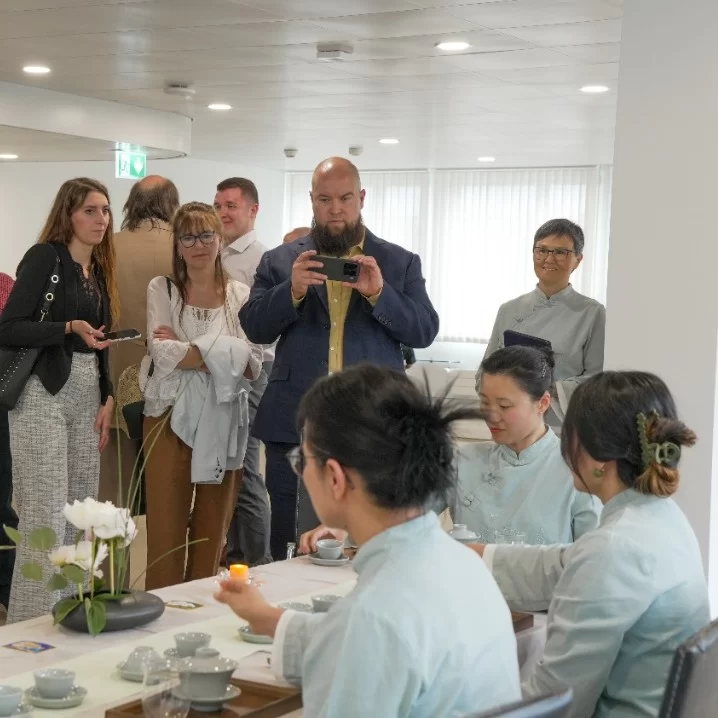 中国与瑞士文化交流合作开启新篇章——伯尔尼中国文化中心正式揭牌(图30) 中国与瑞士文化交流合作开启新篇章——伯尔尼中国文化中心正式揭牌(图30)