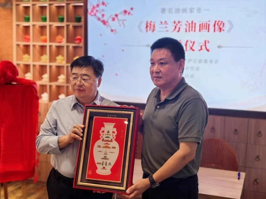 原创《梅兰芳油画像》亮相梅兰芳祖居(图2) 原创《梅兰芳油画像》亮相梅兰芳祖居(图2)